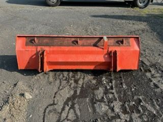 Kubota pin on loader bucket