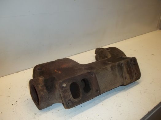 EXHAUST MANIFOLD - FRONT