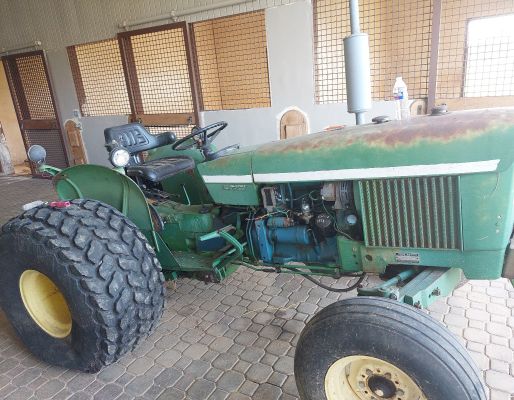 John Deere 830 2wd tractor