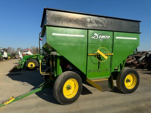 Demco gravity wagon 