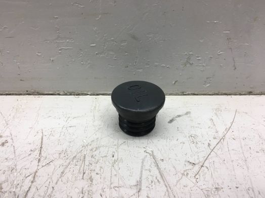 KU OIL FILLER PLUG  L2800     %