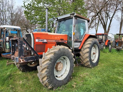 Massey Ferguson 3140 Salvage Tractor