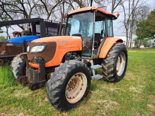 Kubota M 108S  Salvage Tractor