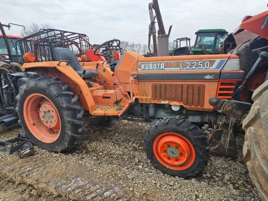 Kubota L2250 Salvage Tractor #12234