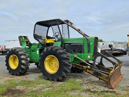 John Deere 440 log skidder