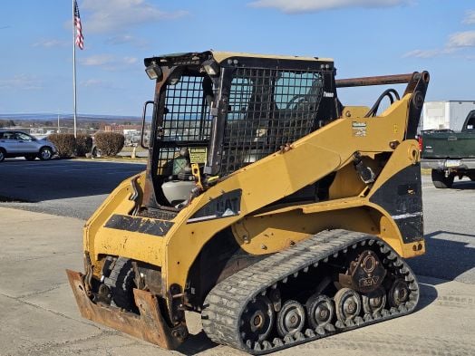 CAT 257B skid loader 