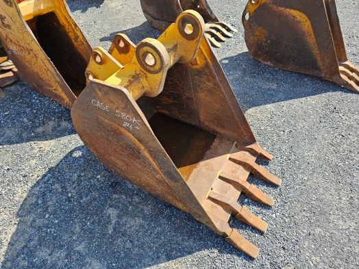 24" backhoe bucket off Case 580K