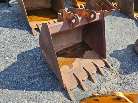 36" backhoe bucket off Case 580