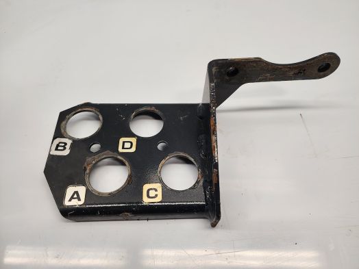 AUX COUPLER BRACKET