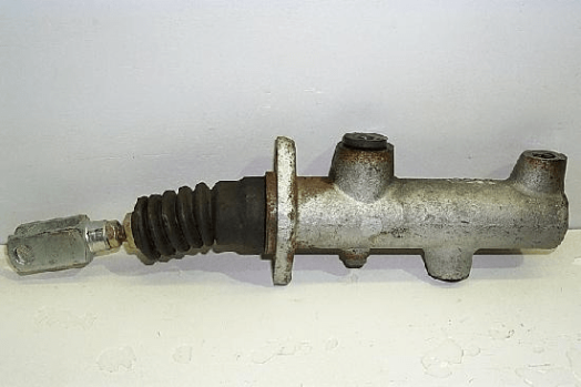 MASTER CYLINDER