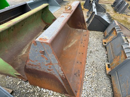New Holland LB75B 88" loader bucket 