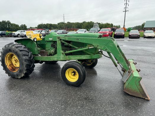 John Deere 3010 utility w 46A loader