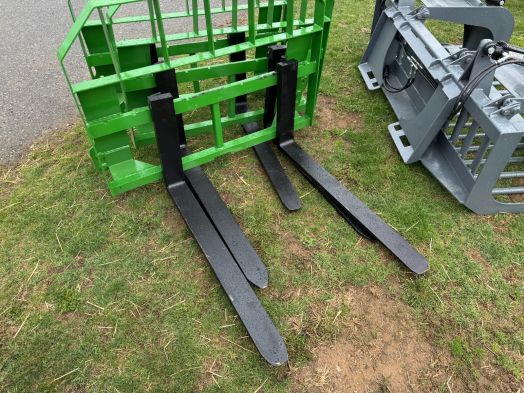 JD green 42" pallet forks 3,4, & 500 series