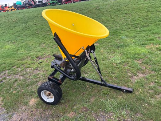 Cosmo pull type spin spreader 