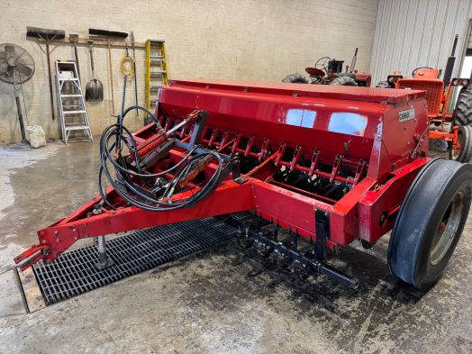 Case IH 5100 16x7 grain drill with small seed box