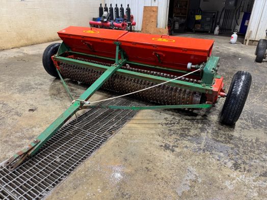 Brillion 8' pull type packer seeder