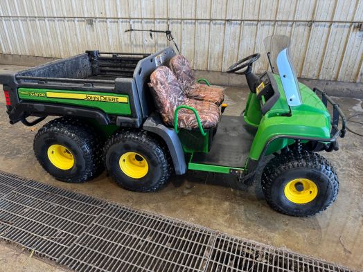 John Deere TH 6x4 gator
