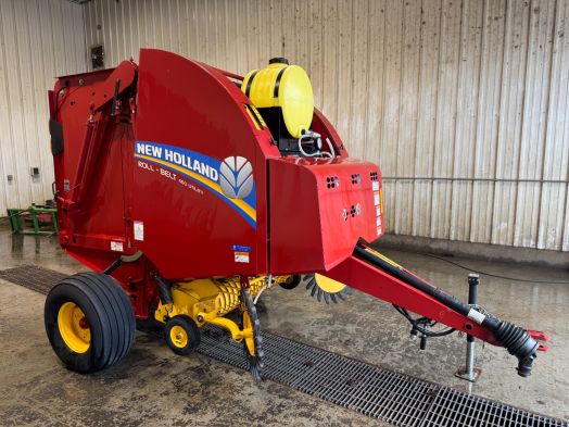 New Holland Roll-Belt 450 utility baler
