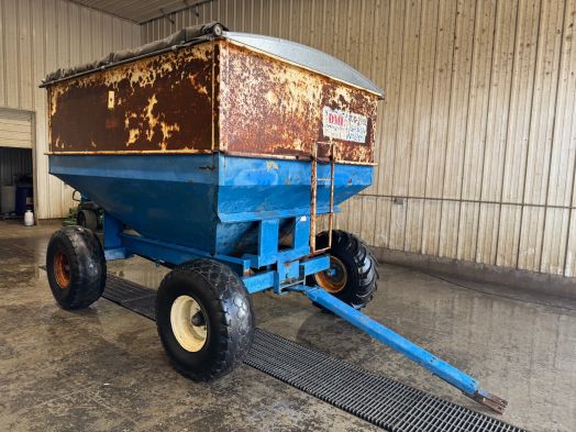 DMI center unload gravity bin wagon