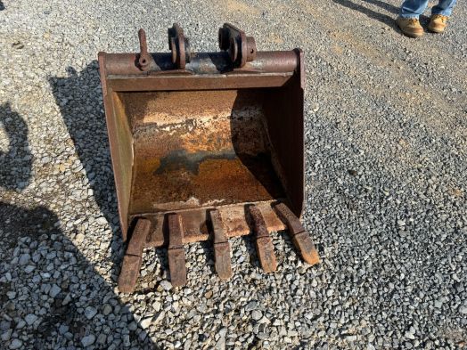 Kubota 24" backhoe bucket BH90