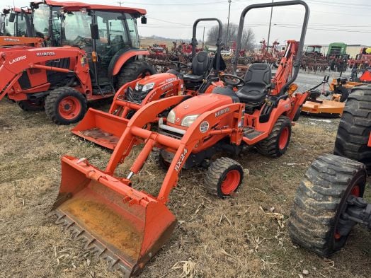 Kubota BX24 tractor loader backhoe