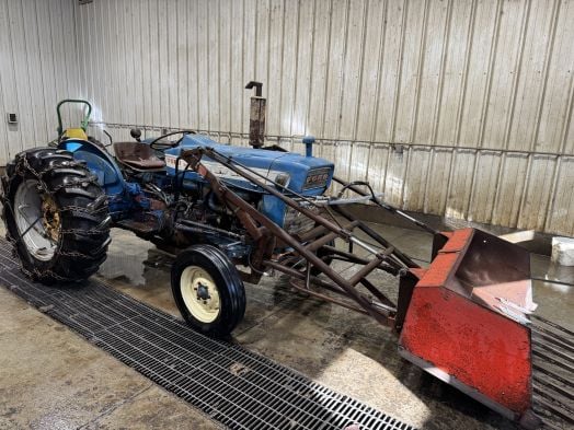 Ford 3000 gas selecto speed with Sauder loader