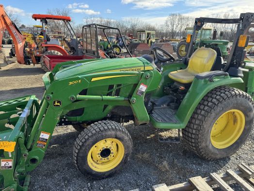 John Deere 3025E 4wd loader