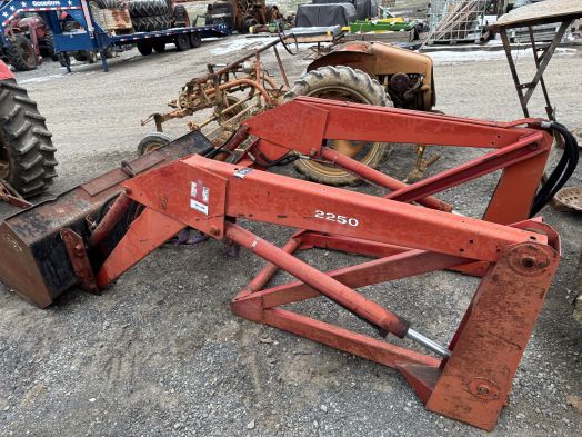 International 2250 loader with IH utillity brackets