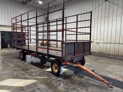 Case 18' bale wagon 