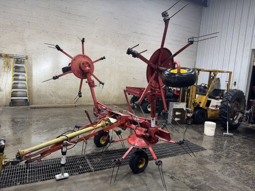 New Holland 163 4 star hay tedder