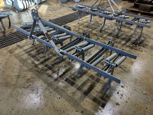 Massey Ferguson 9T 3pt vibra chisel