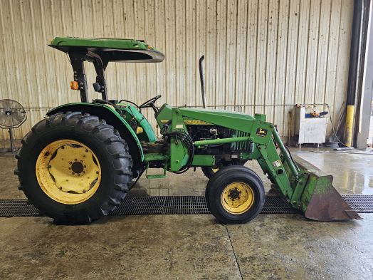 John Deere 5300 tractor loader