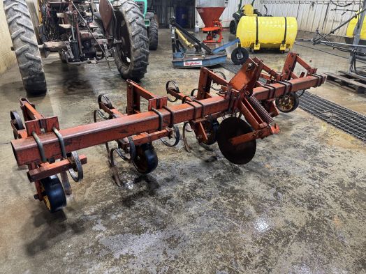 4 row 3pt cultivator with center stabilizer