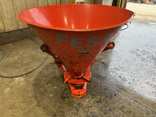 Fesa 3pt spin spreader / seeder