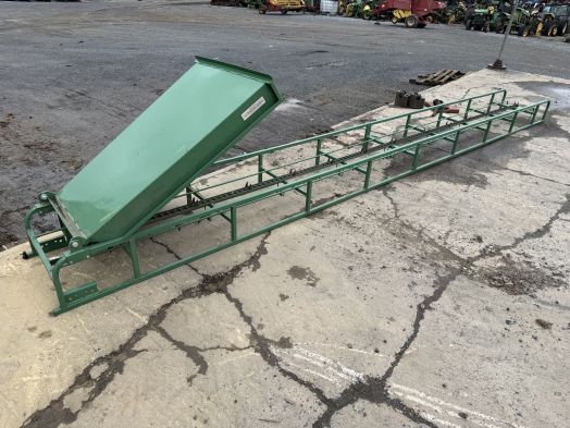 Green 20' skeleton bale elevator