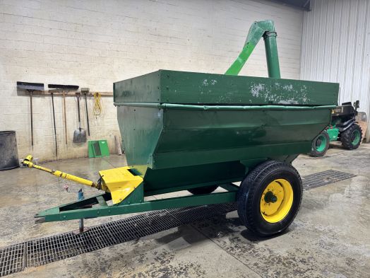 John Deere 68 auger cart 
