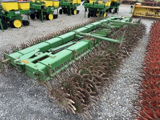 John Deere 30' 3pt 400 rotary hoe