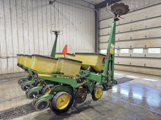 John Deere 7200 4 row corn planter 