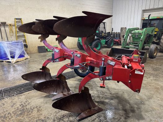 Case IH 145 3x18 auto reset rollover plow