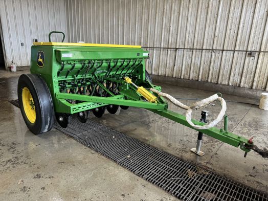 John Deere 7' grain drill with grass box 