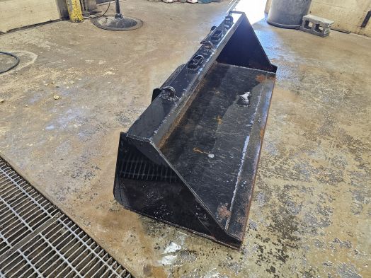 Titan 78" low profile bucket