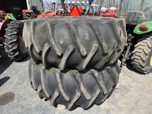 Firestone 23.1-30 tires and rims Gleaner combine