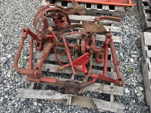 Farmall Super A / 140 cultivator