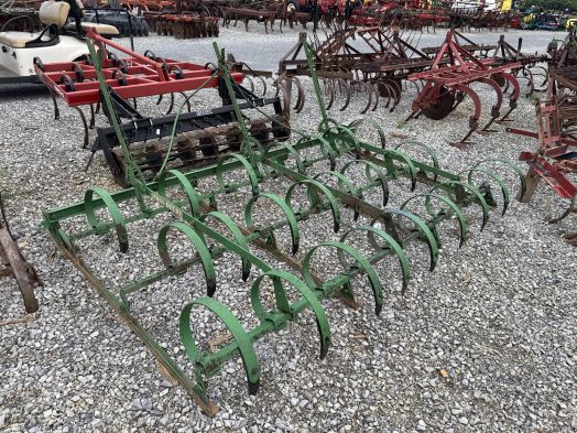 John Deere 8' spring tooth harrow