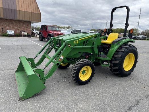 John Deere 4066M 4wd with loader