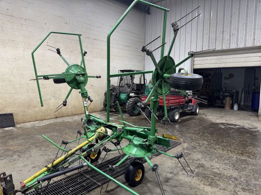 John Deere 756 4 star tedder