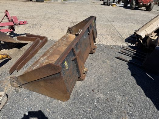 80" skid loader bucket with bolt on cutting edge