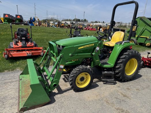 John Deere 3038E 4wd loader