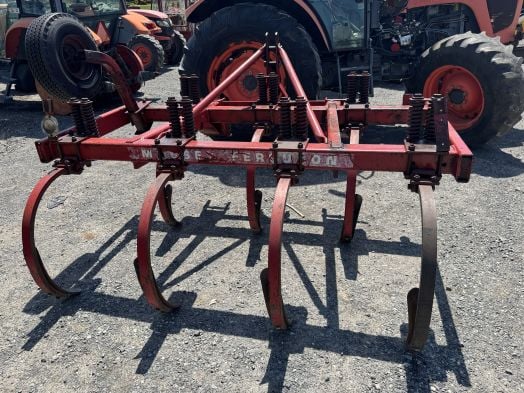 Massey Ferguson 7T 3pt chisel plow model 129