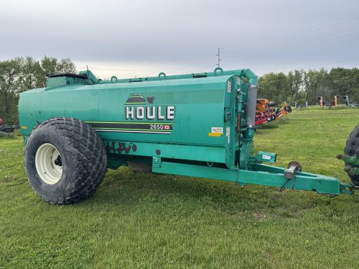 Houle 2650 gallon liquid manure tank. 
